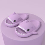 Claquettes Requin Violet